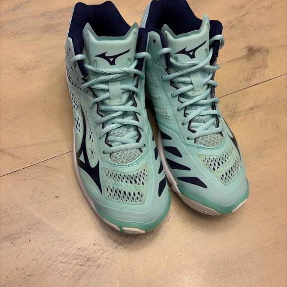 Mizuno Wave Lightning Z5 Mid Womens Light Volleyball Shoes Size 9US - Picture 2 of 9